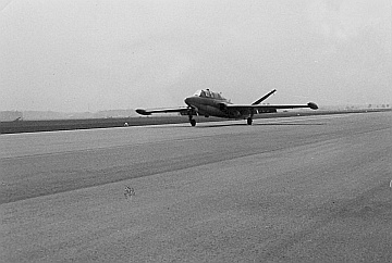 Landung Fouga Magister am Flugplatz Karlsruhe-Forchheim